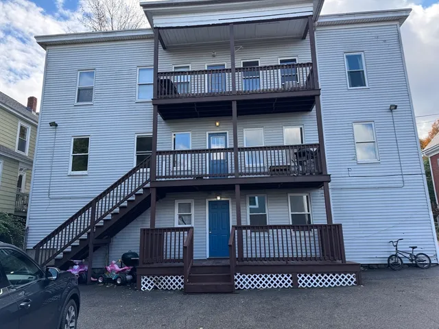 $2,300 | 129 South Elm Street, Unit 2R, Haverhill, MA 01835