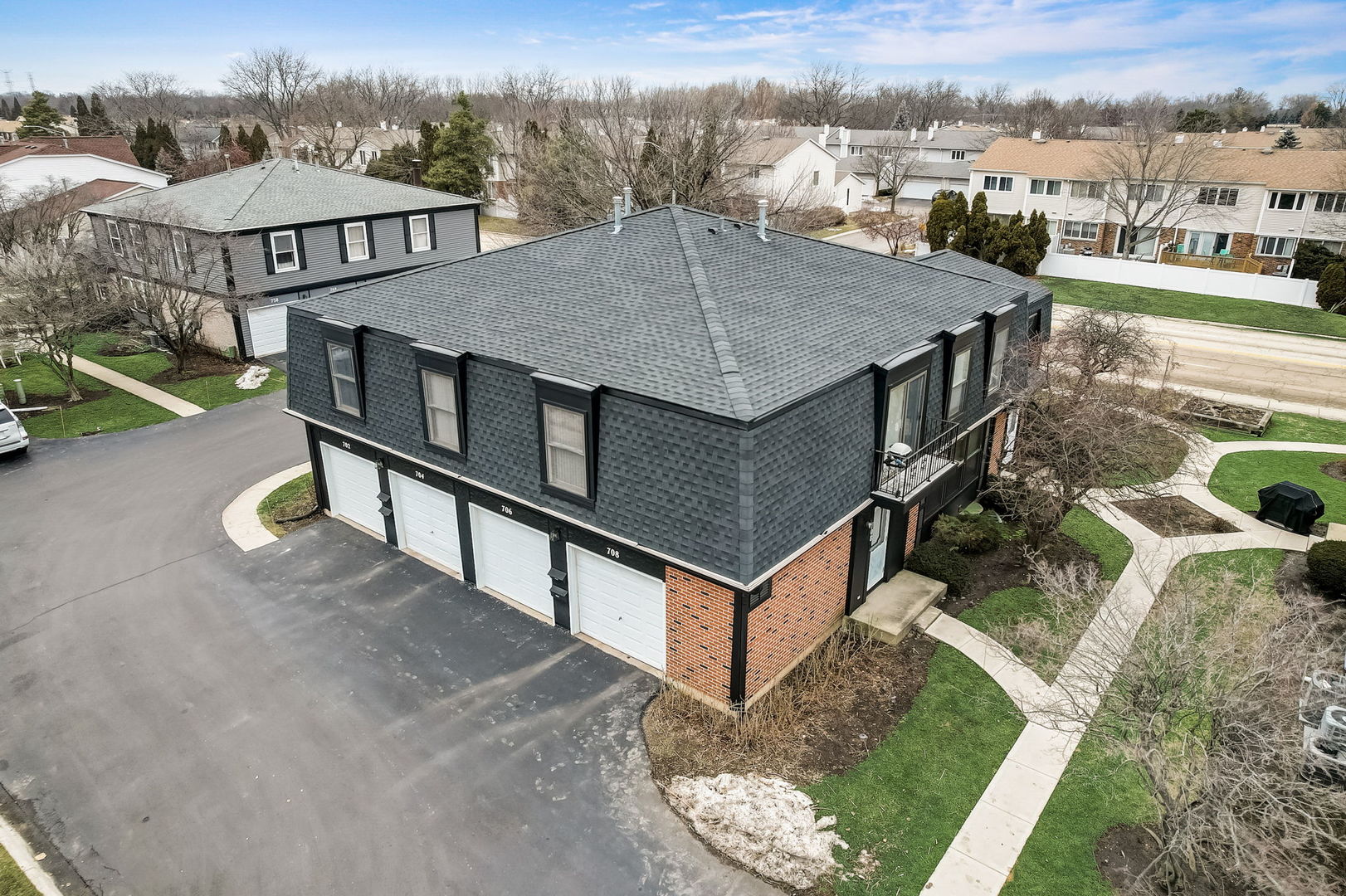 702 Inverrary Lane Deerfield, IL 60015 - Photo 40 of 46 an aerial view of a house with a yard