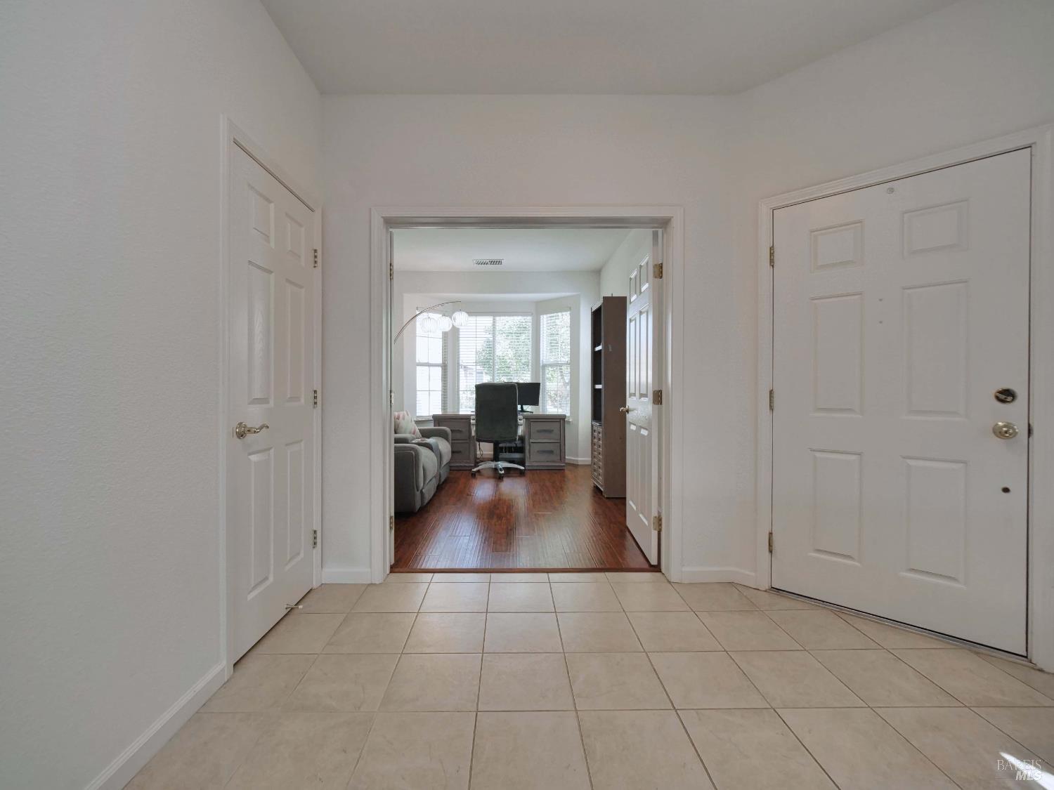 659 Pinehurst Drive, Unit CA Rio Vista, CA 94571 - Photo 3 of 40 a view of a livingroom with furniture and an entryway