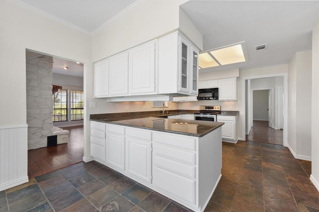 1105 East Highland Road Oak Leaf, TX 75154 - Photo 15 of 40