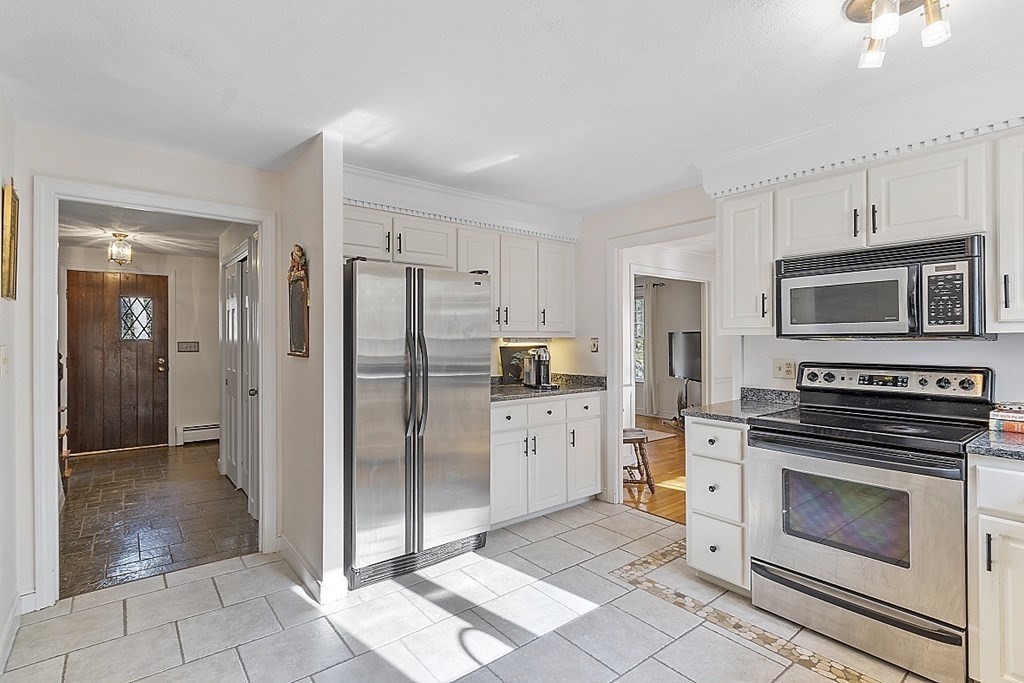 50 Stonecleave Road North Andover, MA 01845 - Photo 3 of 42 Gallery Image 3