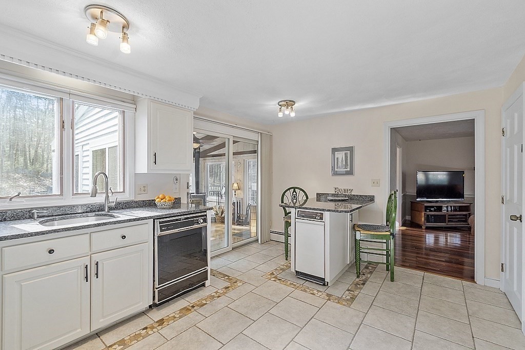 50 Stonecleave Road North Andover, MA 01845 - Photo 4 of 42 Gallery Image 4