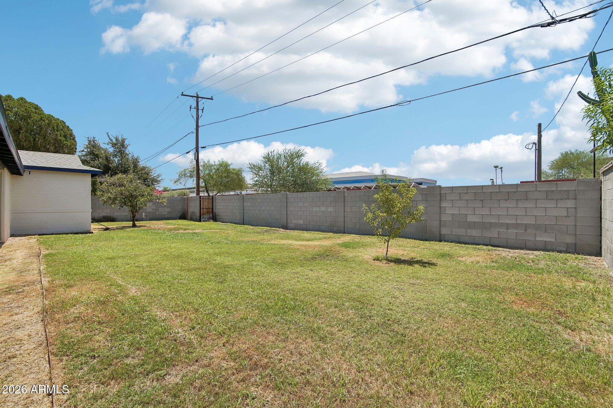 2401 West Echo Lane Phoenix, AZ 85021 - Photo 34 of 40 34-web-or-mls-W Echo Ln-S2706-034