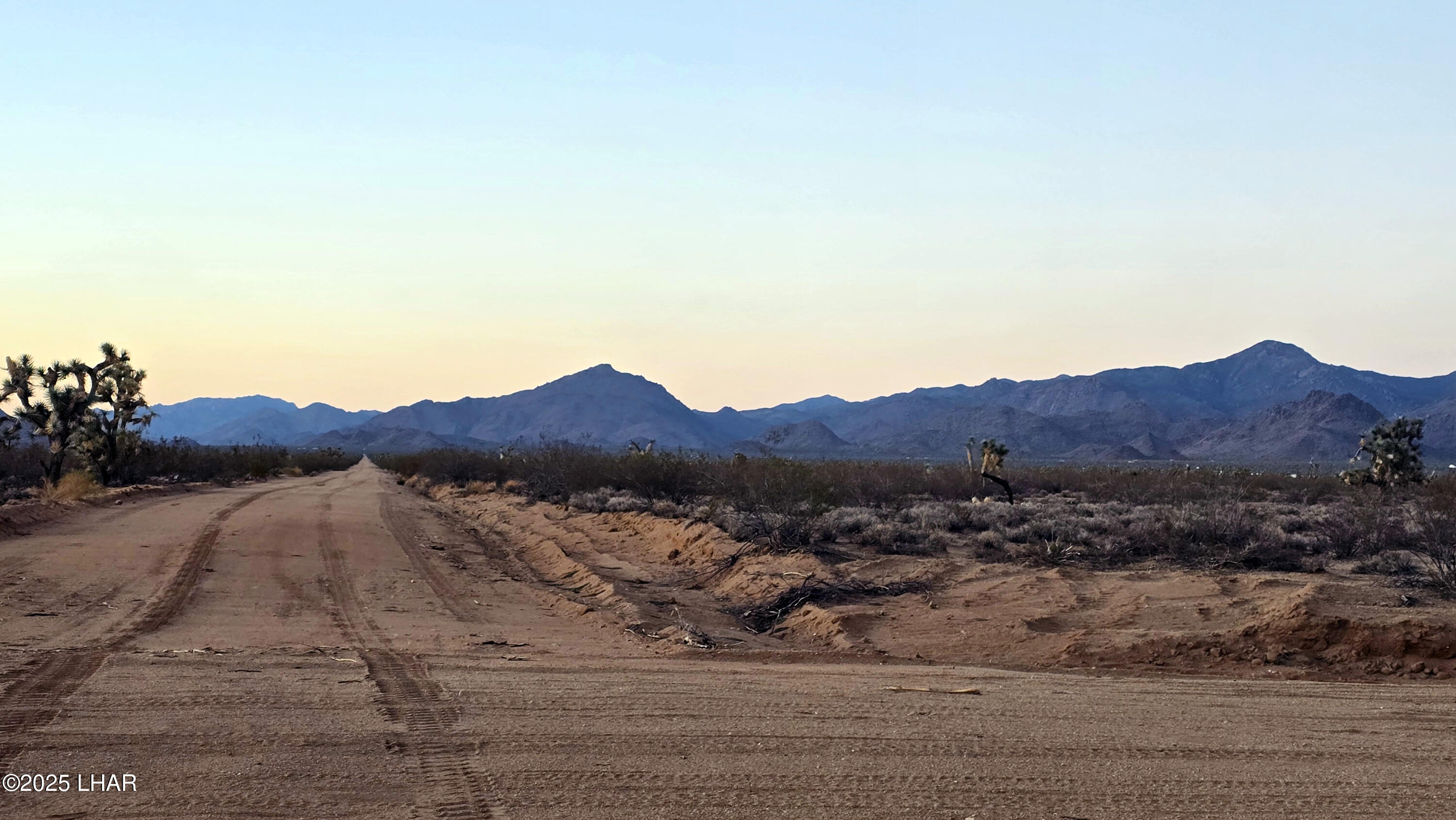 225 South Dead Eye Road Yucca, AZ 86438 - Photo 17 of 20 a view of an outdoor space with mountain view