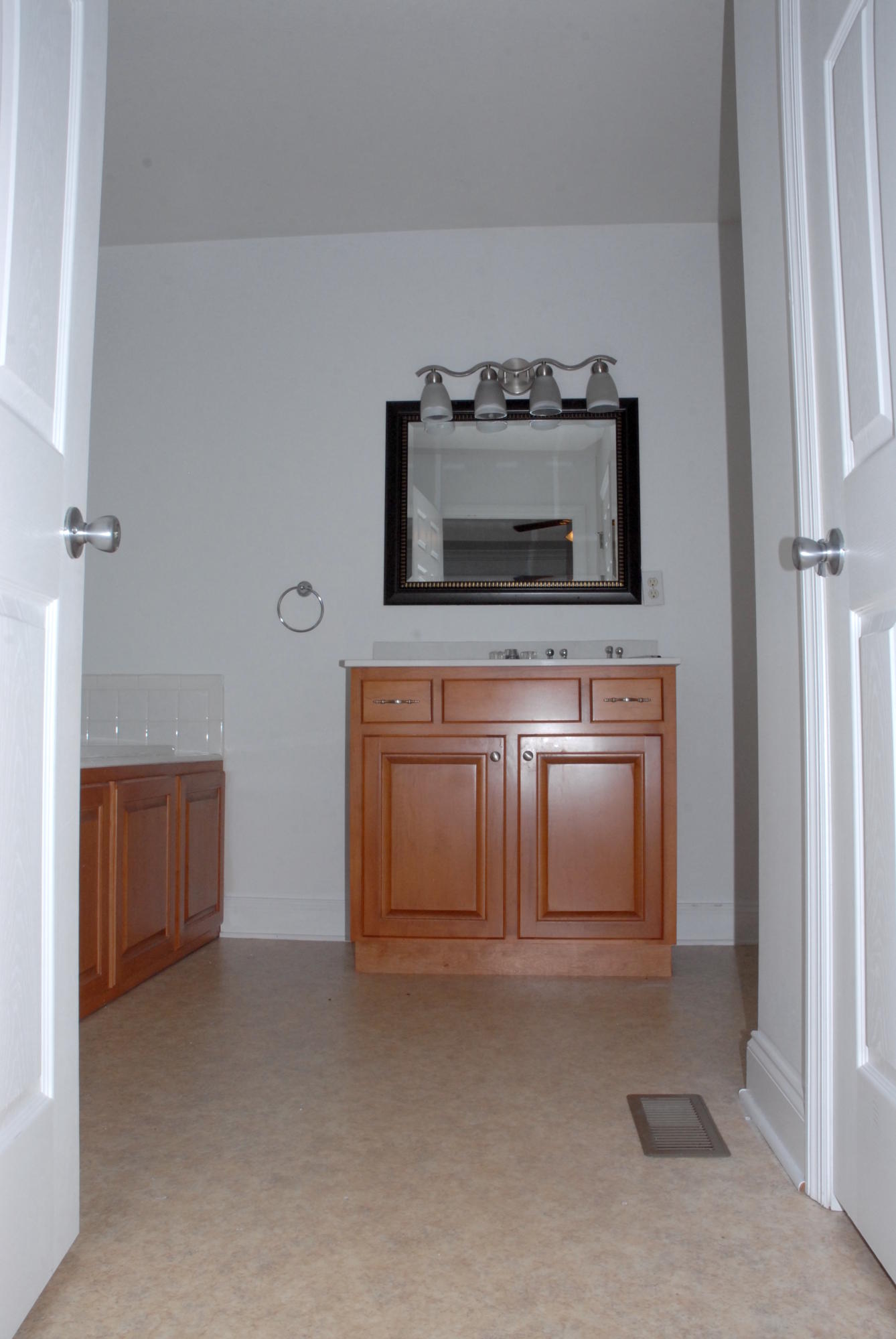 1246 North Moore Road Chattanooga, TN 37411 - Photo 13 of 34 Master Bath