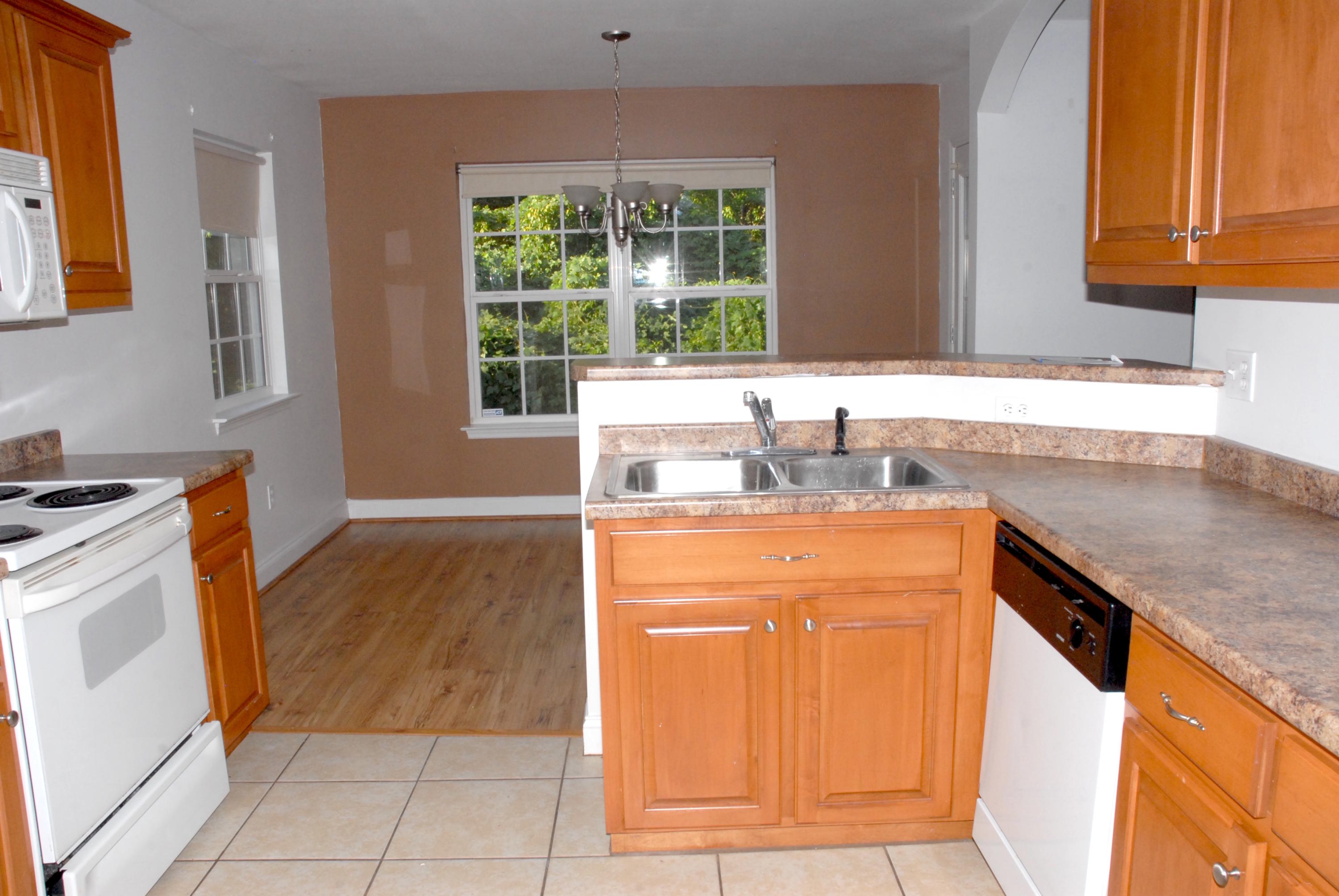 kitchen/breakfast area