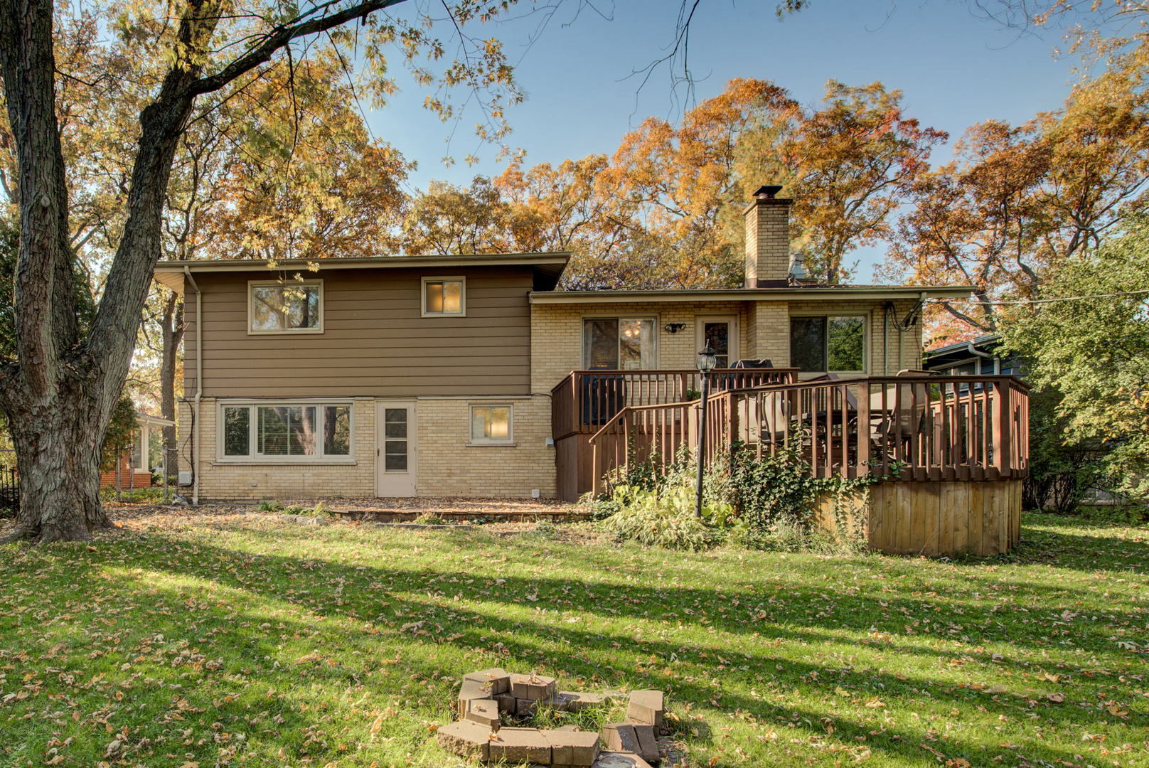 1251 Kenton Road Deerfield, IL 60015 - Photo 27 of 36 a front view of a house with a yard