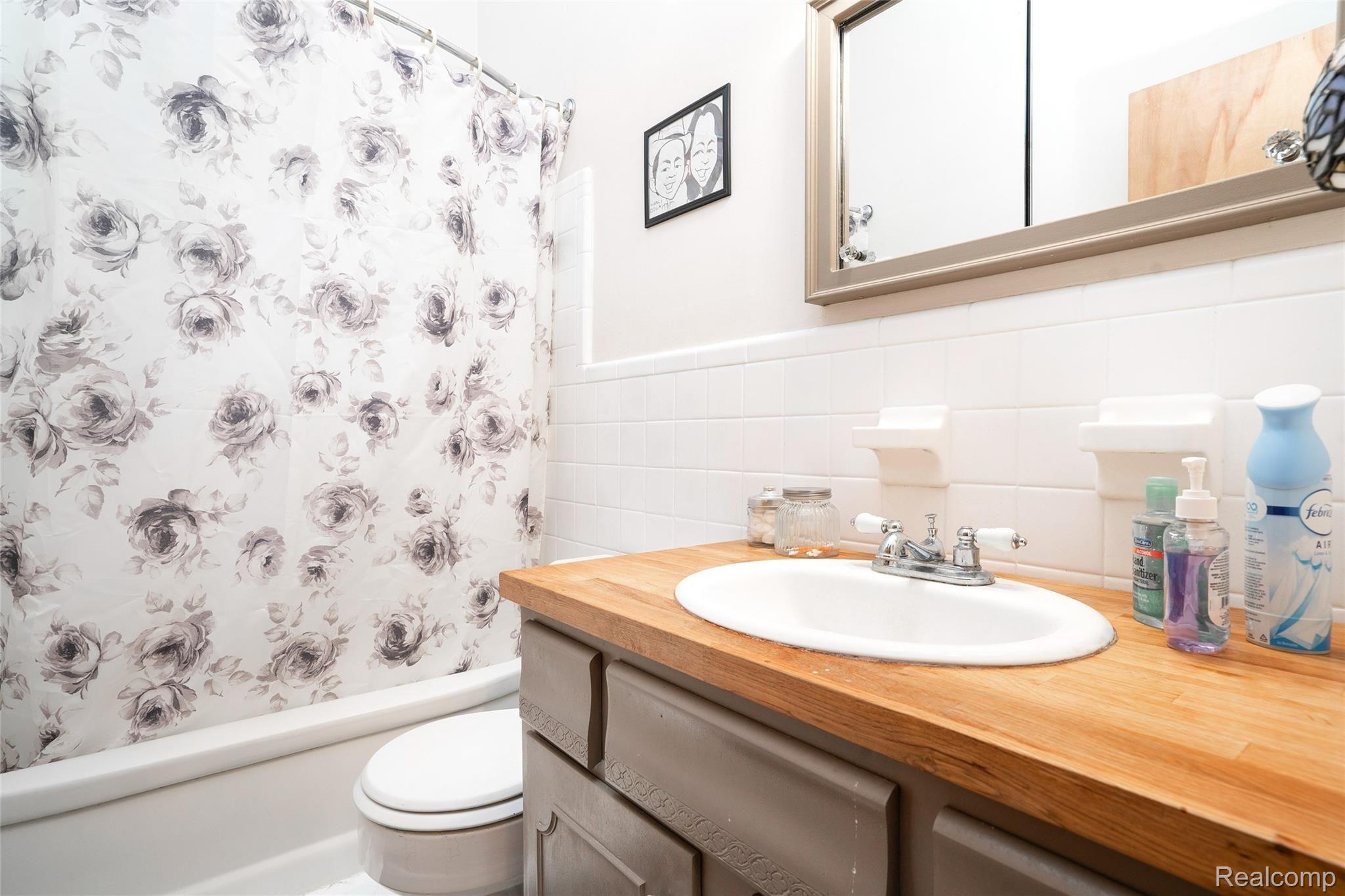 4326 Edmore Road Waterford, MI 48329 - Photo 13 of 26 MLS-17.jpg