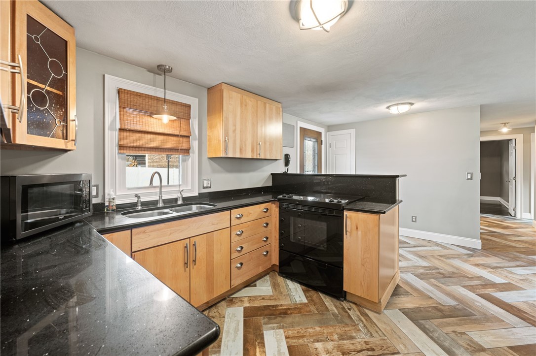 69 Hilton Road Warwick, RI 02889 - Photo 3 of 40