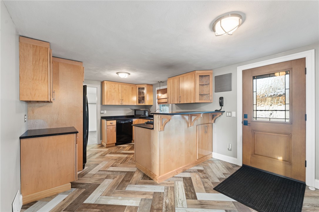 69 Hilton Road Warwick, RI 02889 - Photo 5 of 40