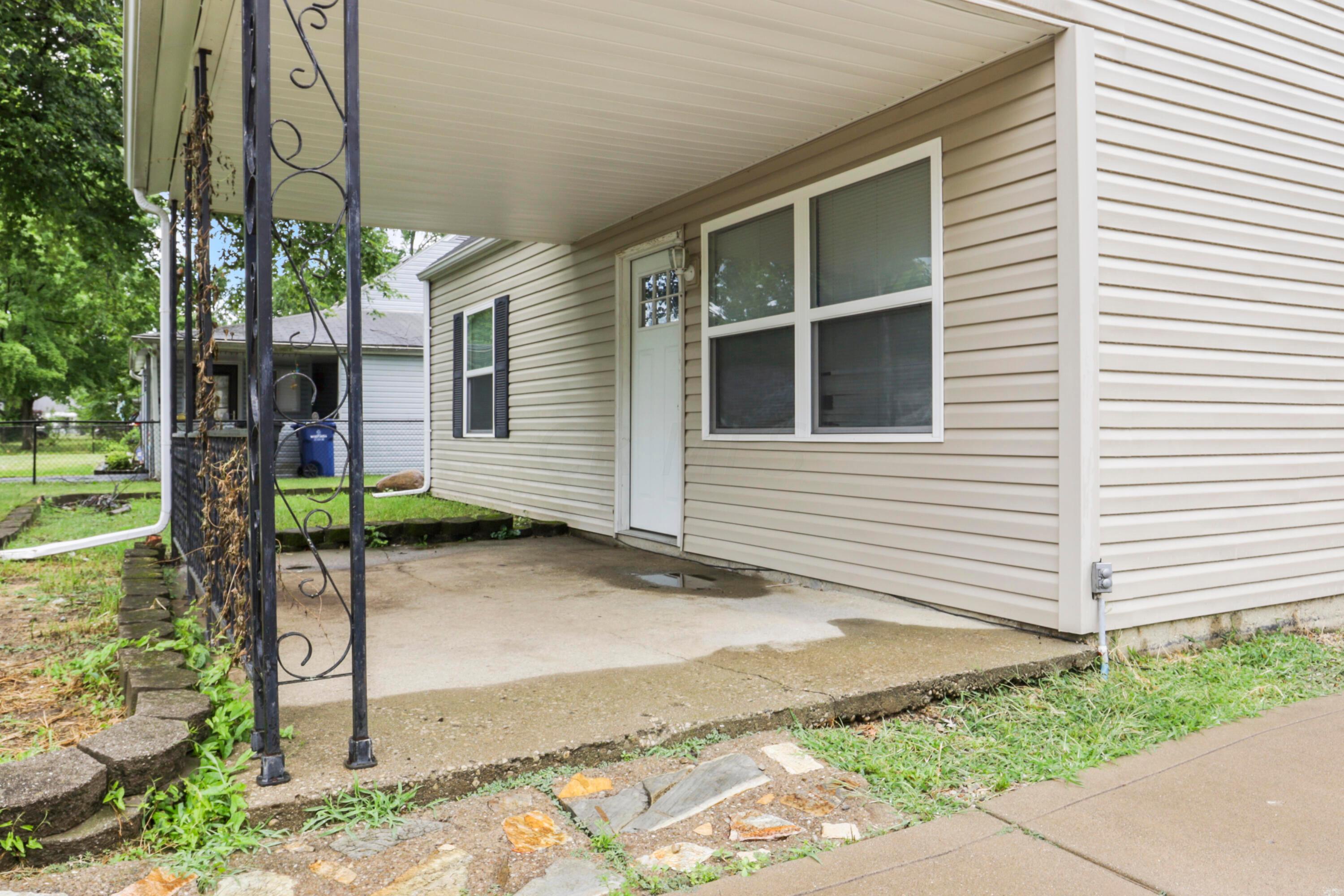 904 Colgate Road Columbus, OH 43213 - Photo 2 of 27 IMG_7902