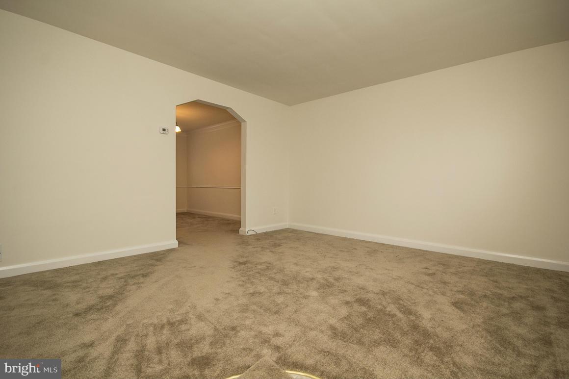 172 Cherrydell Road Catonsville, MD 21228 - Photo 4 of 26 Living Room