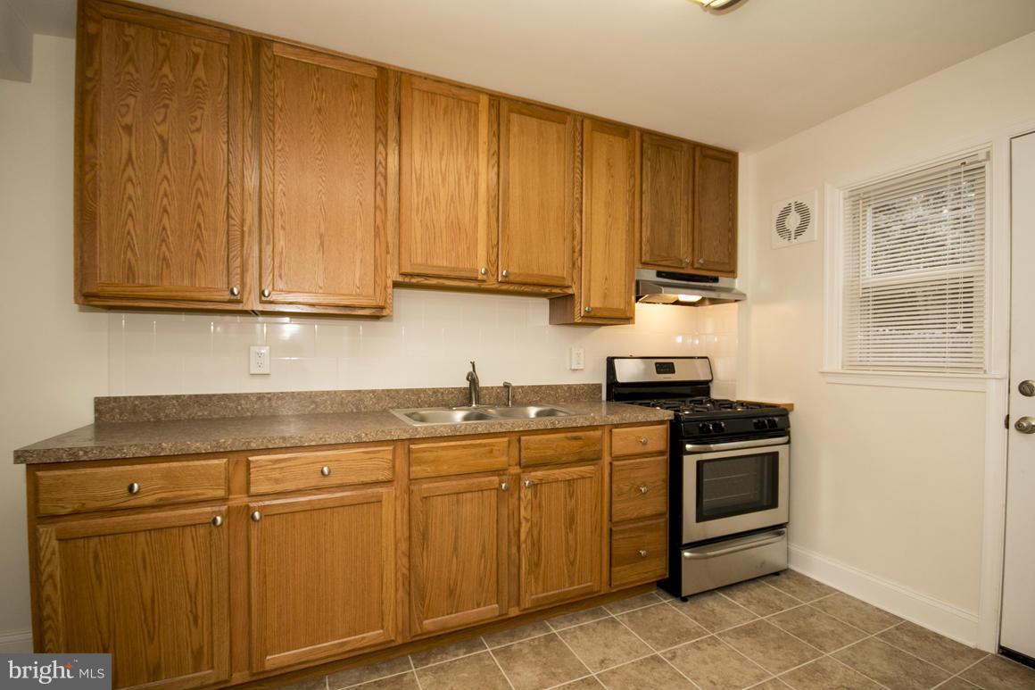 172 Cherrydell Road Catonsville, MD 21228 - Photo 10 of 26 Kitchen