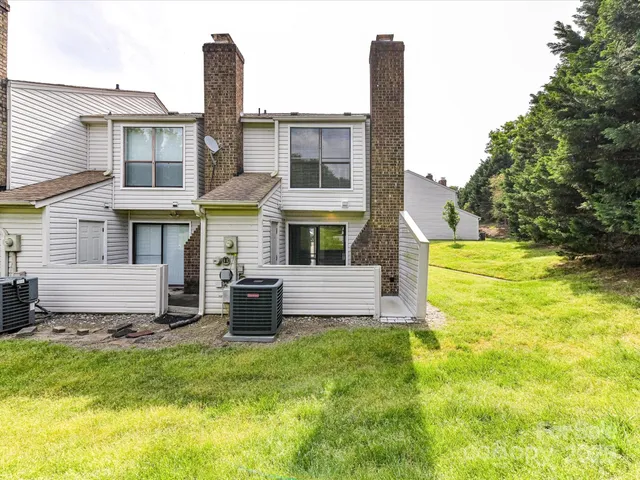 a front view of house with yard