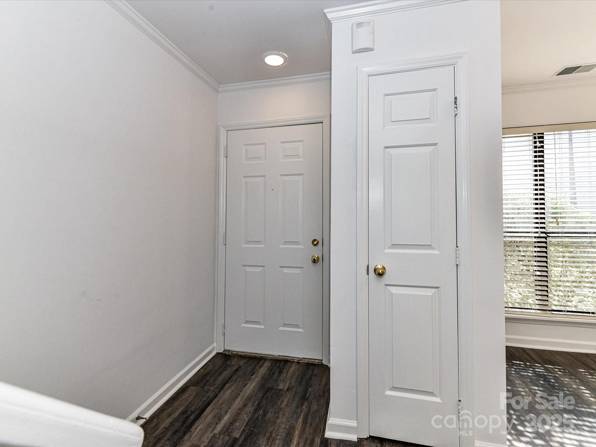 11020 Carmel Crossing Road Charlotte, NC 28226 - Photo 6 of 30 an empty room with windows and closet