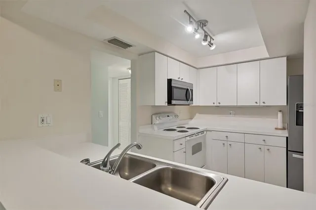 $199,000 | 2121 Wood Street, Unit C110, Sarasota, FL 34237