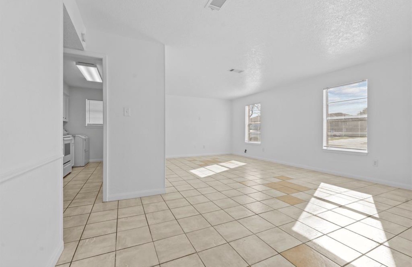 3428 Lantern Lane Baytown, TX 77521 - Photo 4 of 10