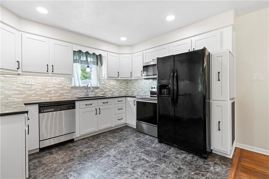 545 Manifold Road Washington, PA 15301 - Photo 5 of 34 Beautifully updated
