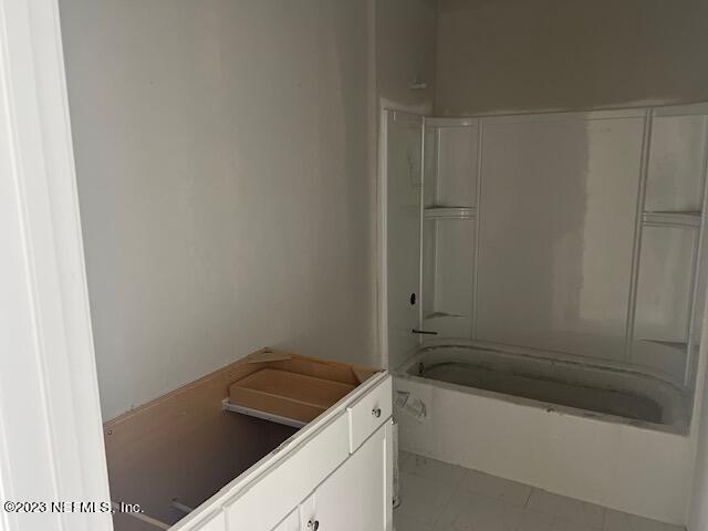 233 Bermudez Way St. Augustine, FL 32095 - Photo 5 of 12 a bathroom with a bathtub