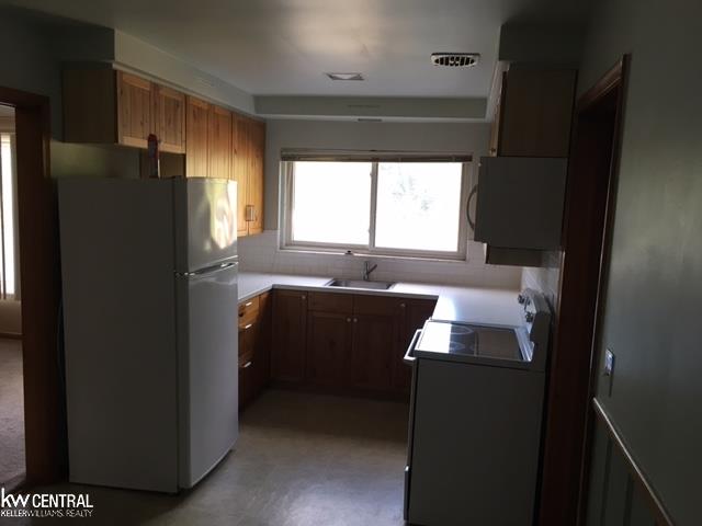 2002 Vernier Road Grosse Pointe Woods, MI 48236 - Photo 8 of 16