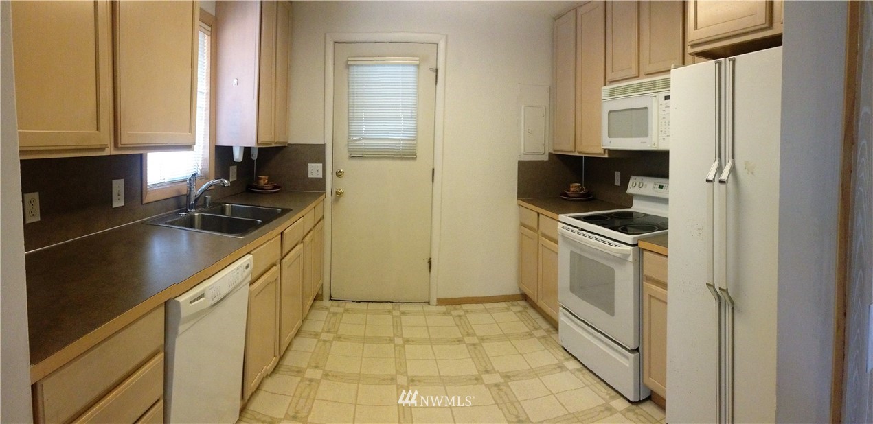 1333 Monroe Avenue Northeast Renton, WA 98056 - Photo 5 of 15 Gallery Image 5