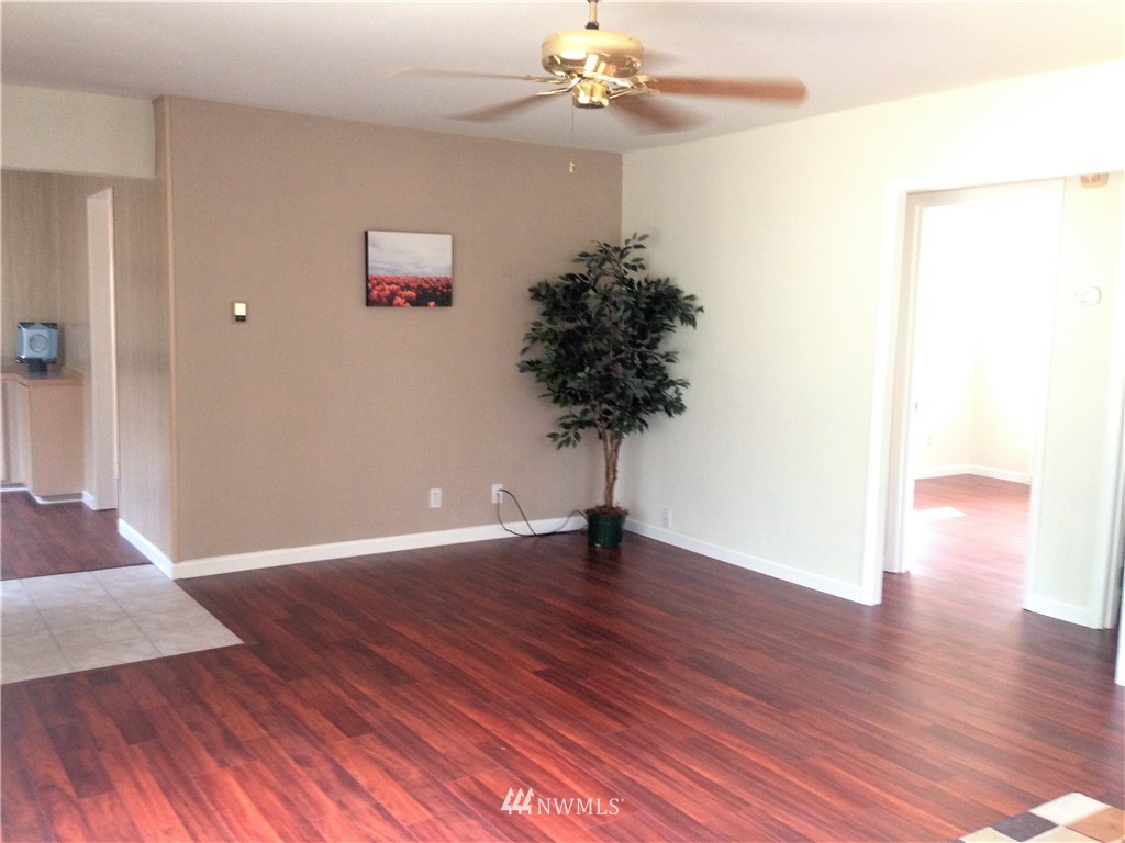 1333 Monroe Avenue Northeast Renton, WA 98056 - Photo 6 of 15 Gallery Image 6