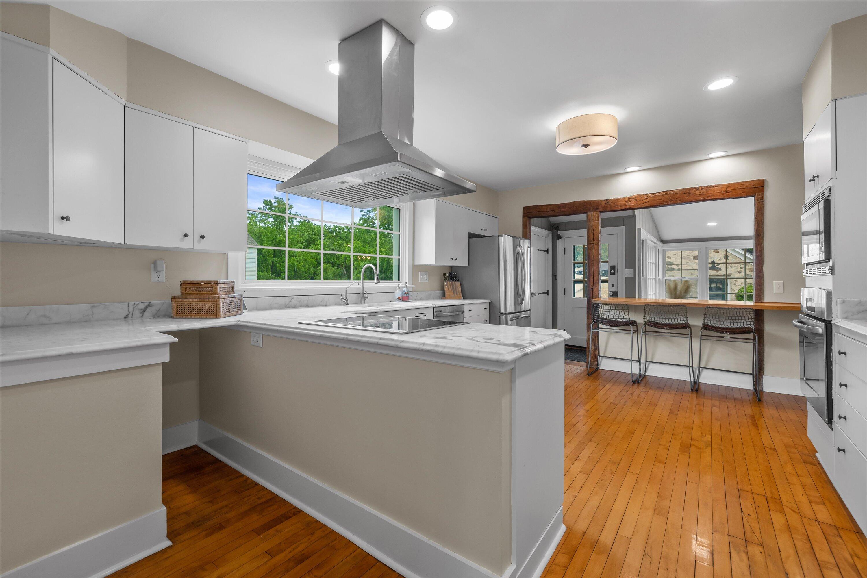12112 North Wauwatosa Road Mequon, WI 53092 - Photo 23 of 72 Kitchen