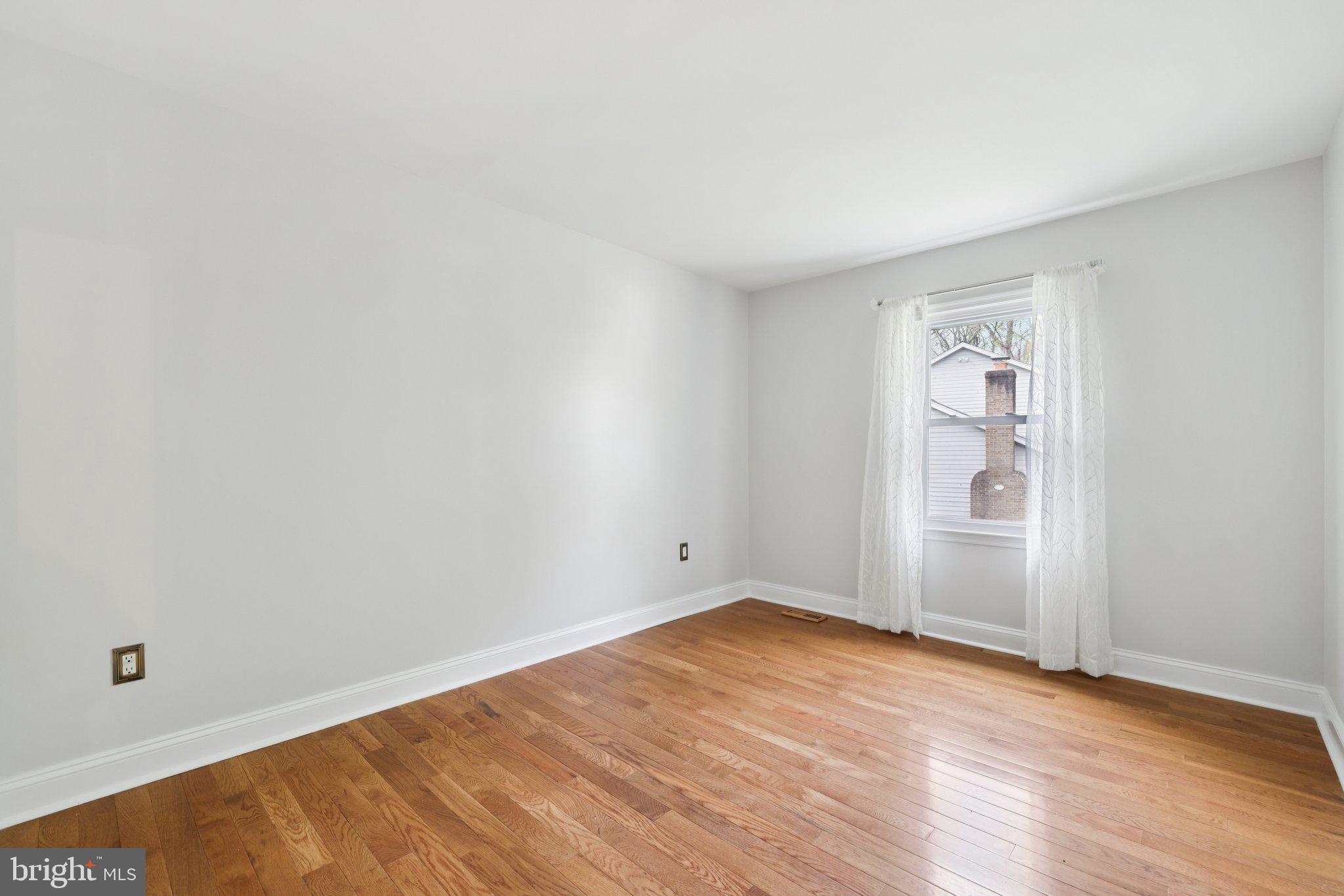 10700 Game Preserve Road Gaithersburg, MD 20879 - Photo 36 of 63 Bedroom 4