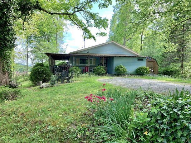 455 Kilenback Road Robbins, TN 37852 - Photo 1 of 40 24199462-0b2b281c6b7587ed4828289f3c282bb