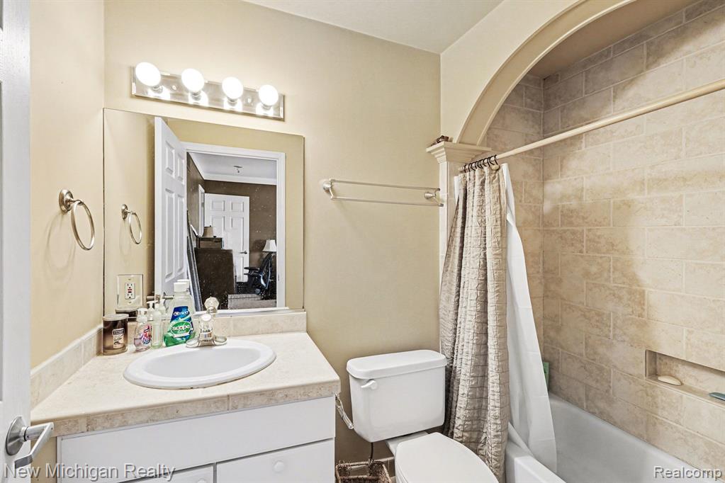2666 Crooks Road Royal Oak, MI 48073 - Photo 14 of 26