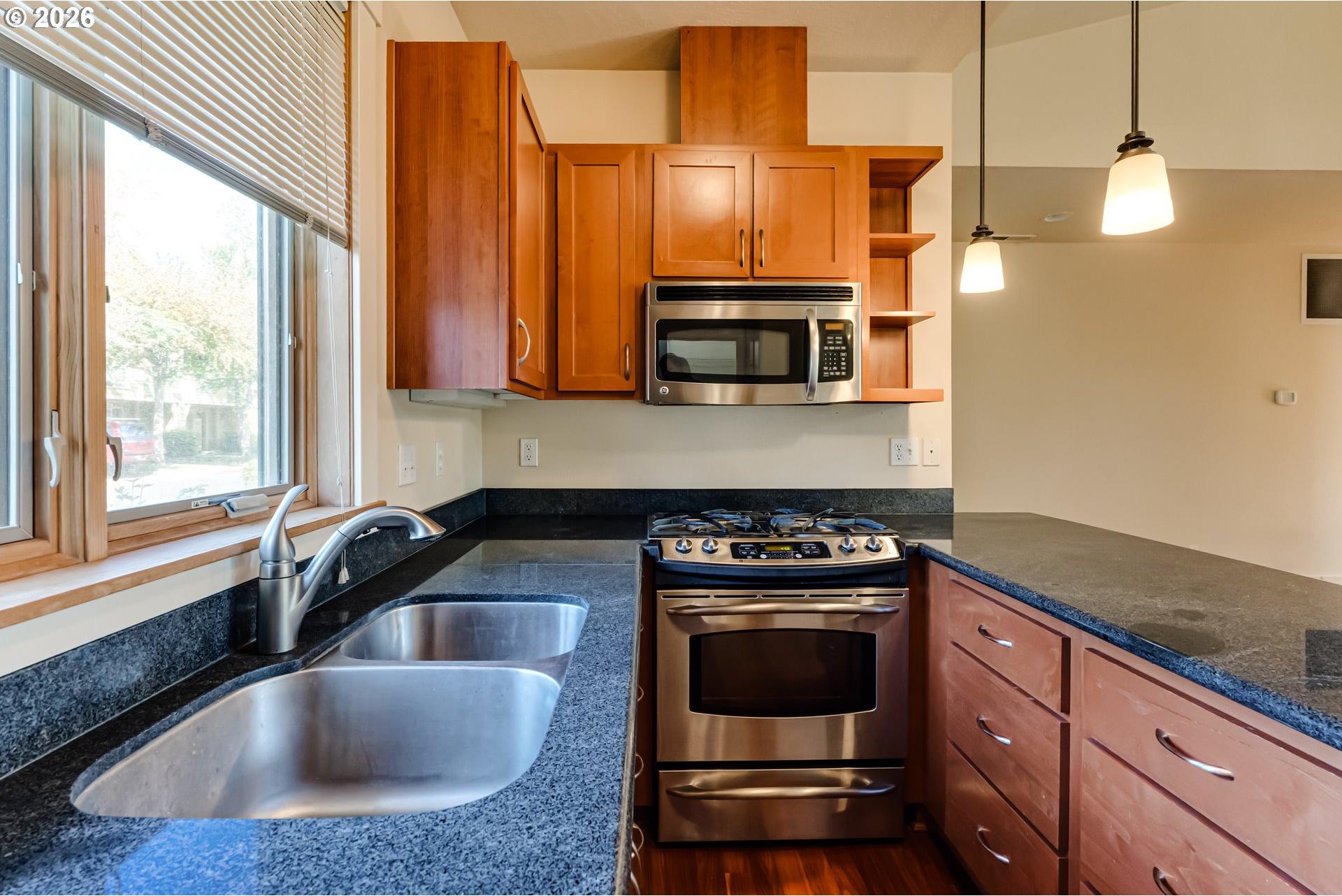 1455 Perdue Loop Eugene, OR 97401 - Photo 10 of 31 Gallery Image 10