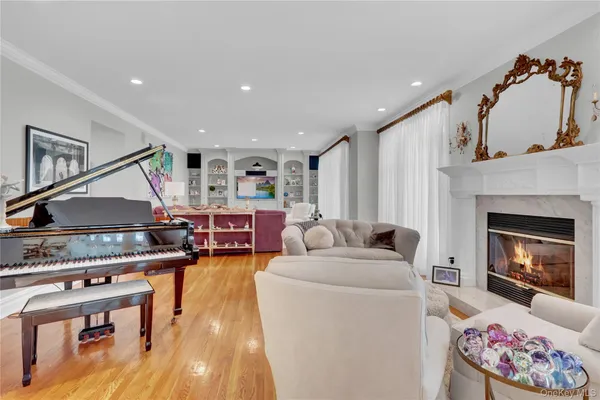 $3,298,000 | 15 Pironi Court, Woodbury, NY 11797