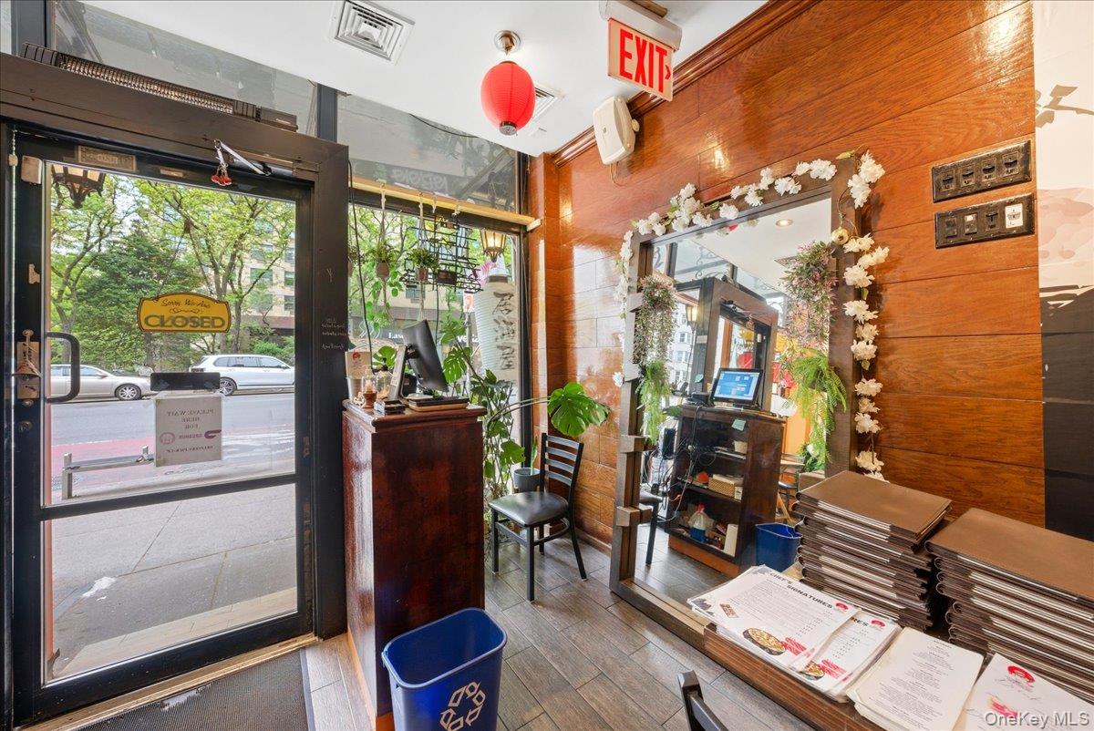 1435 2nd Avenue Manhattan, NY 10021 - Photo 5 of 33 a outdoor living space with furniture