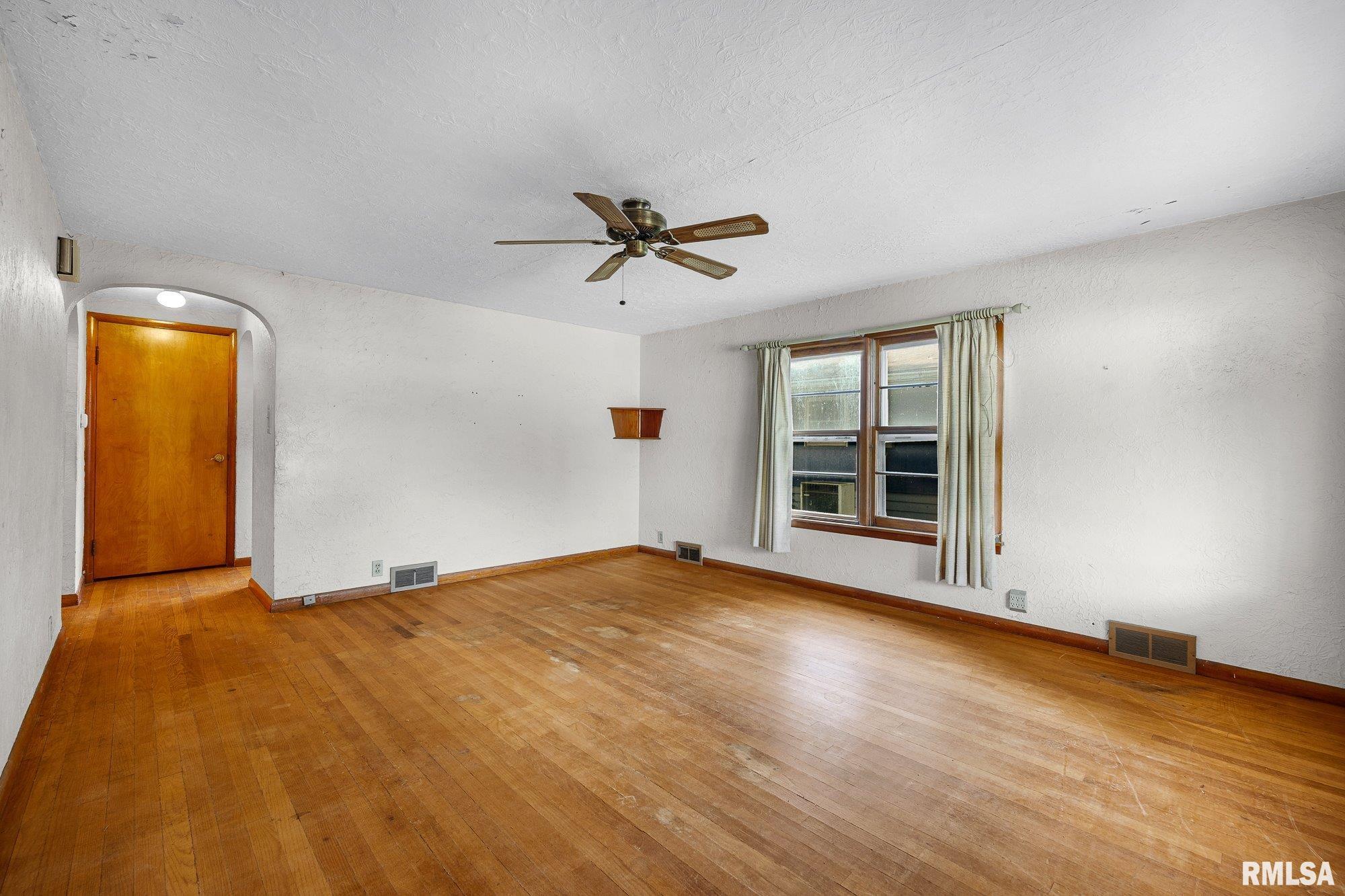 239 North Elmwood Road Farmington, IL 61531 - Photo 2 of 27 Gallery Image 2