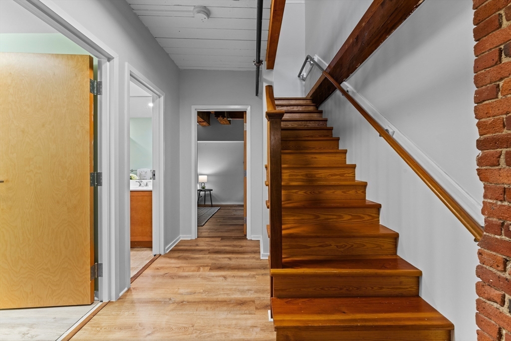 1 Envelope Terrace, Unit 110 Worcester, MA 01604 - Photo 5 of 15 a view of an entryway