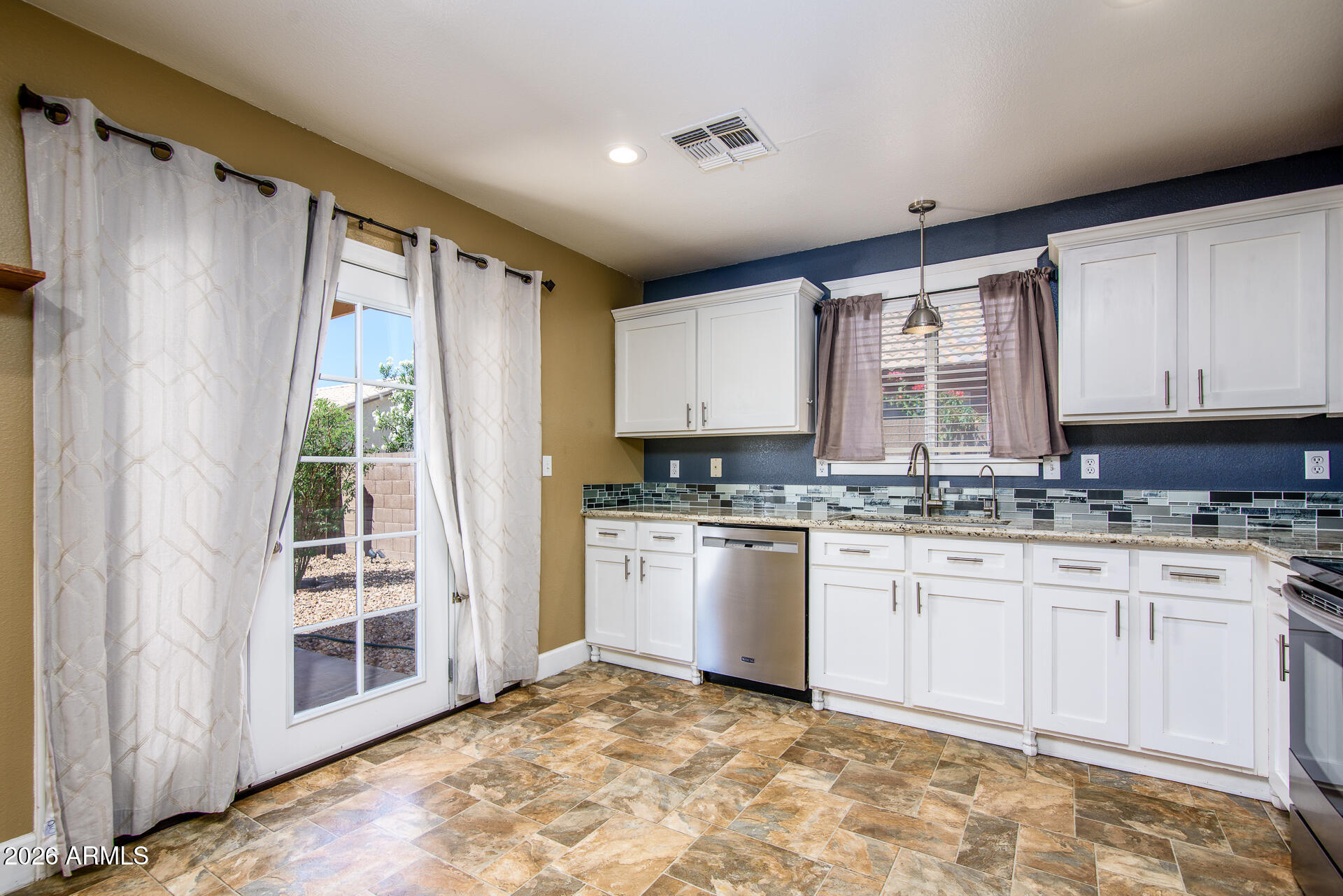 1843 West Renaissance Avenue Apache Junction, AZ 85120 - Photo 5 of 23