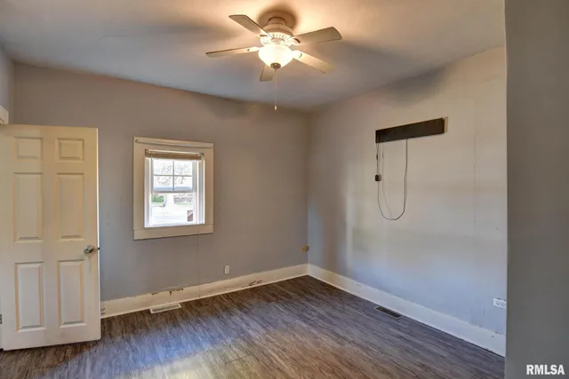 $64,900 | 517 North Pine Street, Taylorville, IL 62568