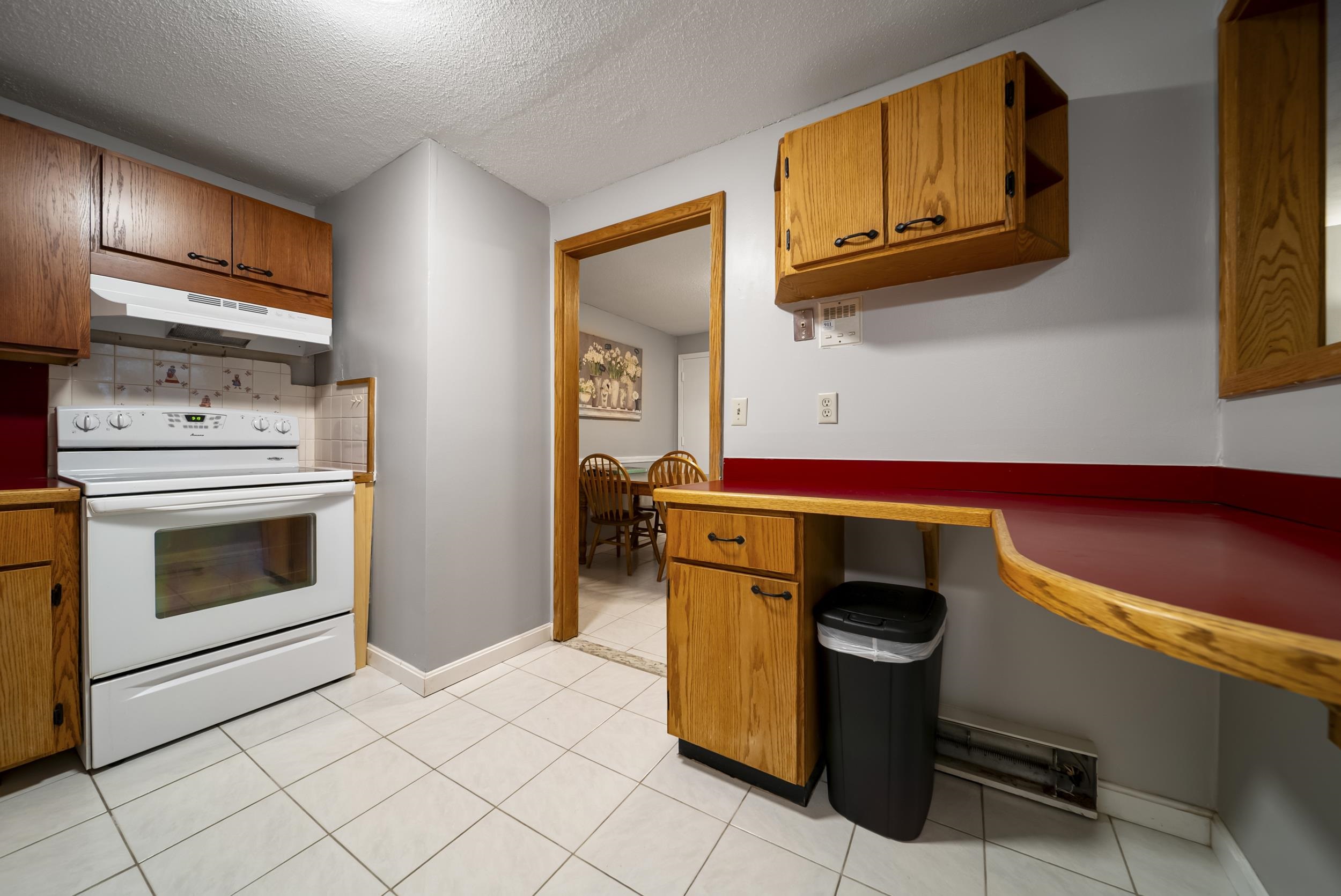 12 R English Village Road, Unit 102 Manchester, NH 03102 - Photo 3 of 23 Gallery Image 3
