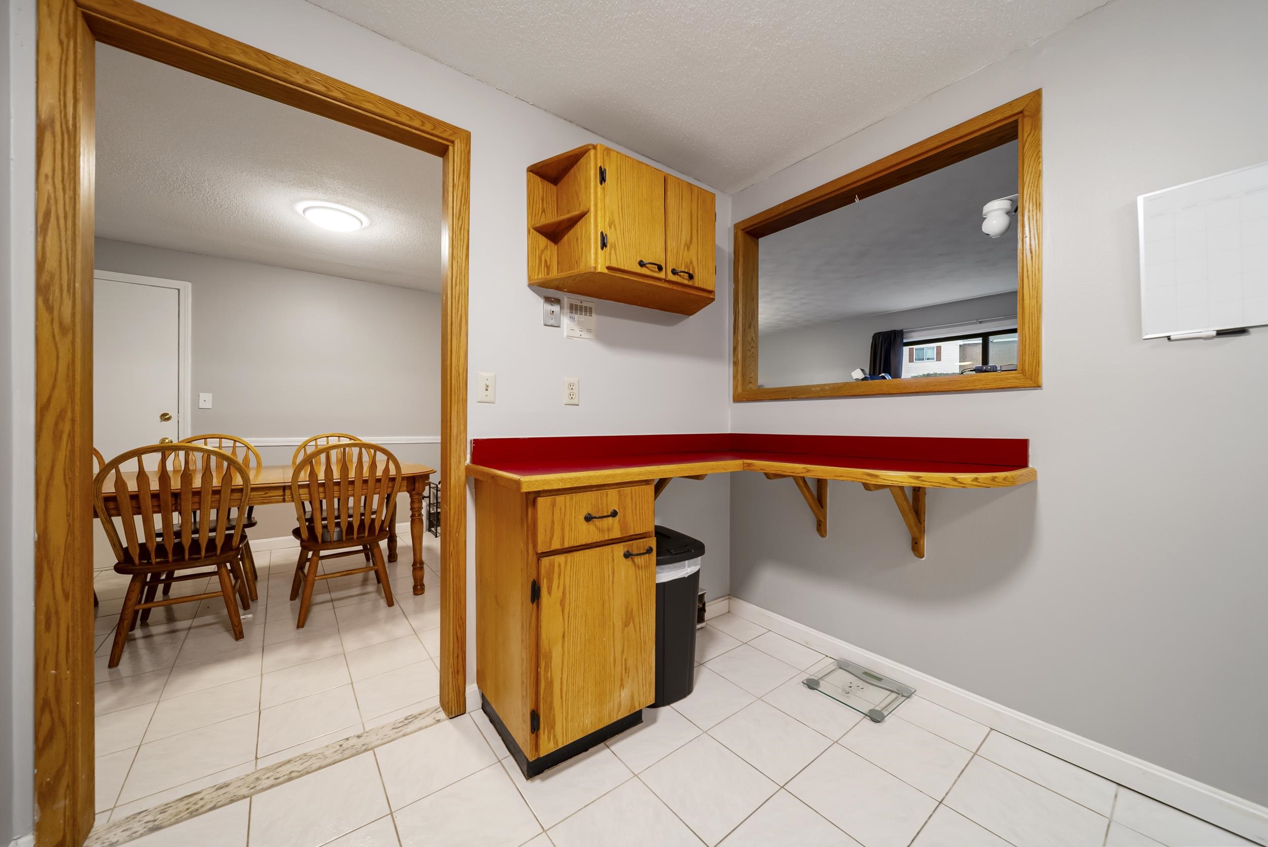 12 R English Village Road, Unit 102 Manchester, NH 03102 - Photo 5 of 23 Gallery Image 5