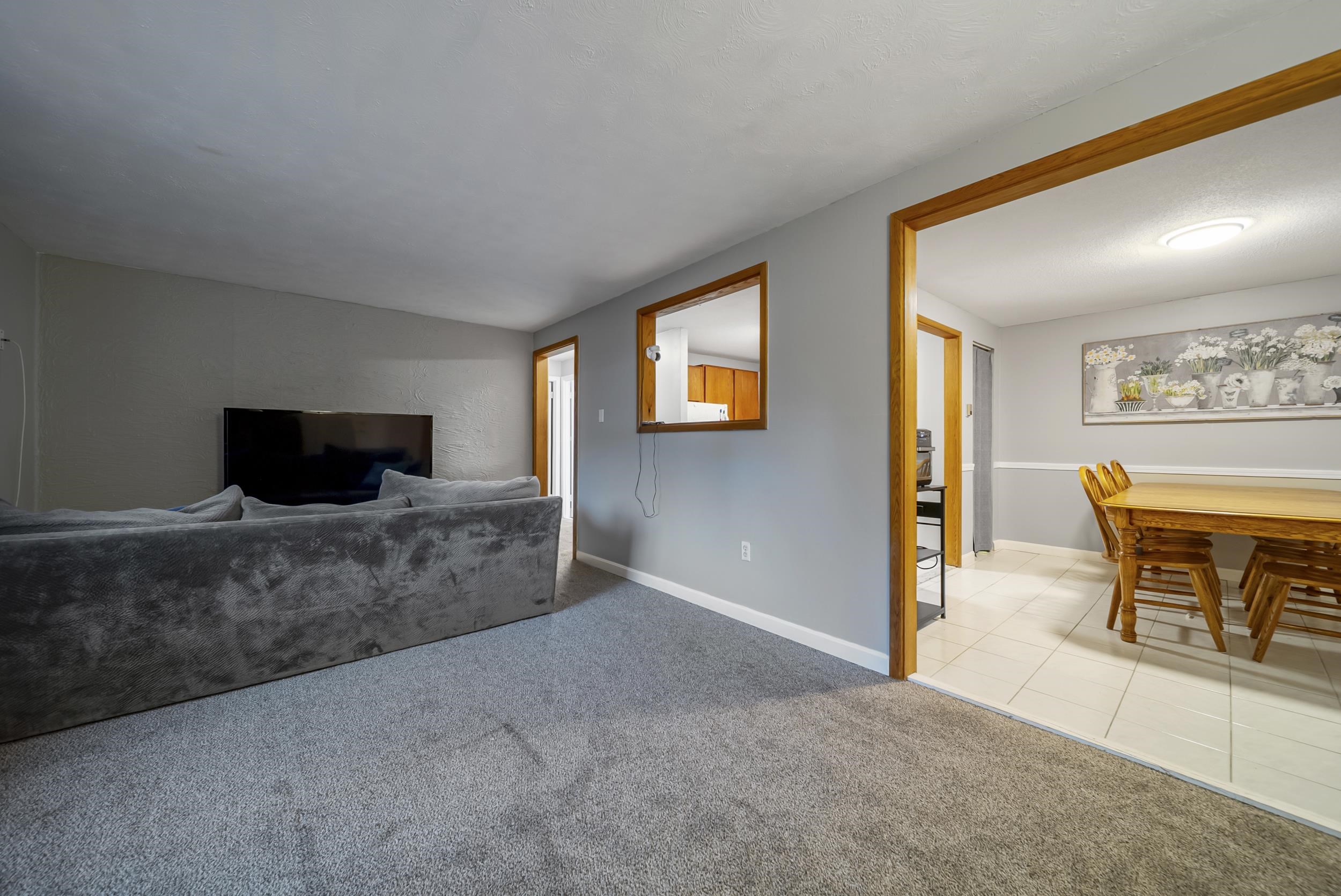 12 R English Village Road, Unit 102 Manchester, NH 03102 - Photo 9 of 23 Gallery Image 9