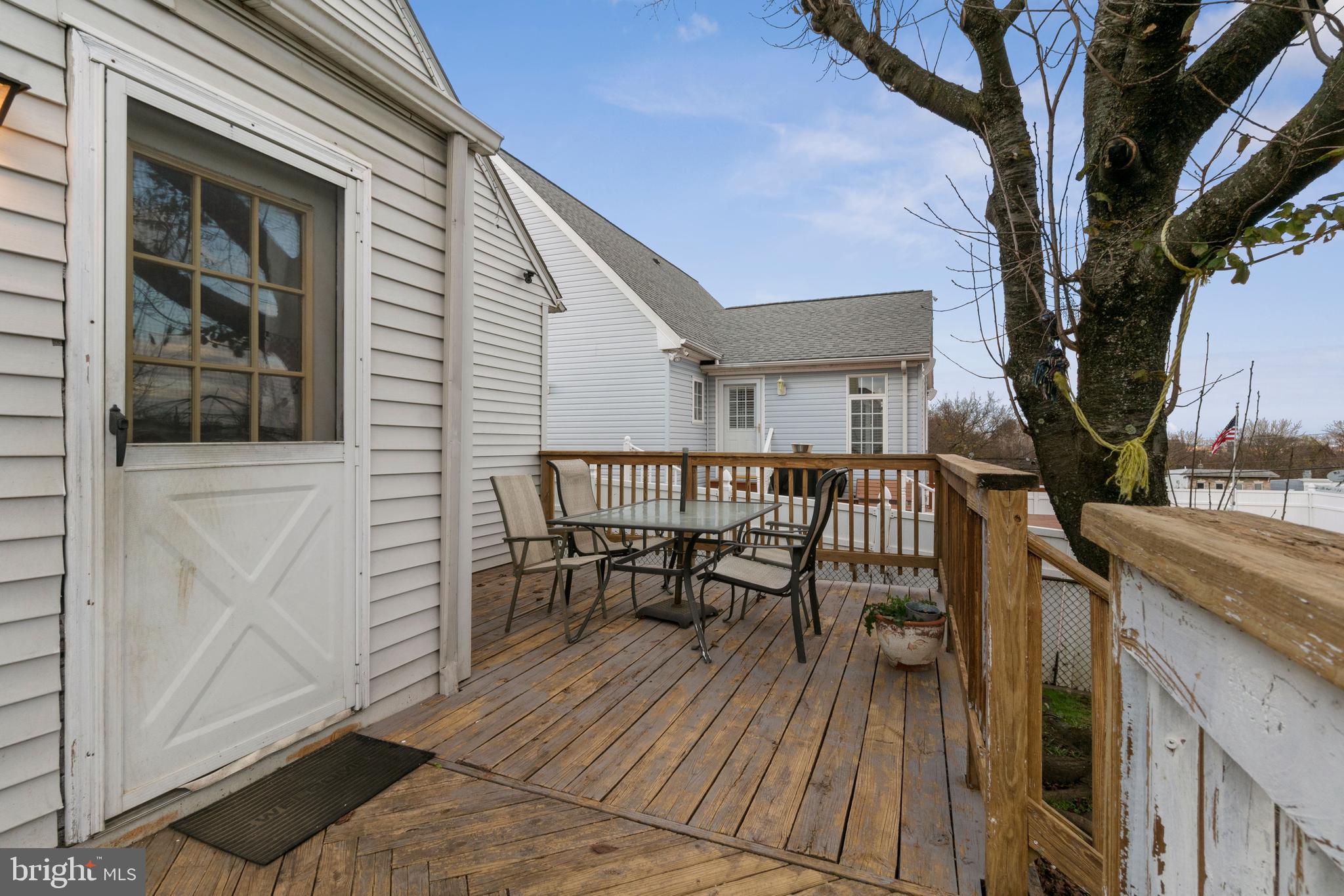 7611 Riddle Avenue Baltimore, MD 21224 - Photo 17 of 21 Rear Deck