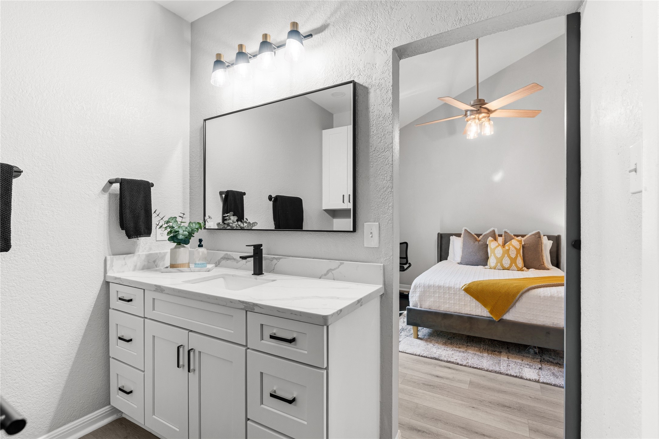 6501 Brush Country Road, Unit 137 Austin, TX 78749 - Photo 18 of 33 Primary Bath