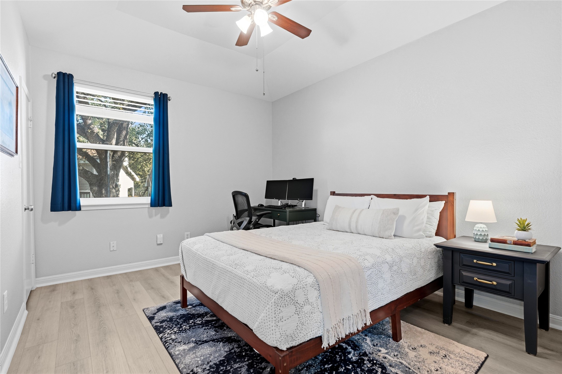 6501 Brush Country Road, Unit 137 Austin, TX 78749 - Photo 25 of 34 a bedroom with a bed and a window