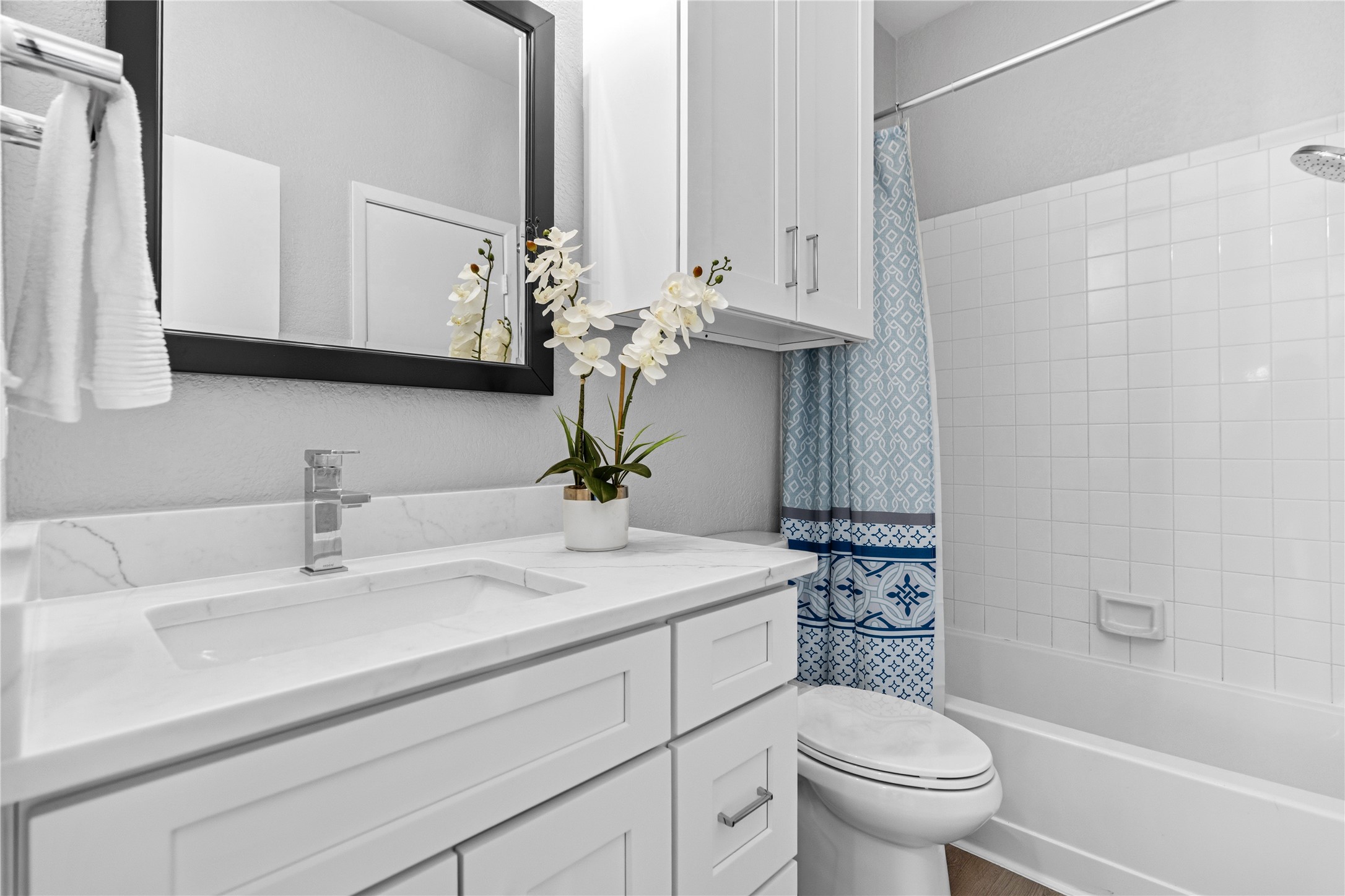 6501 Brush Country Road, Unit 137 Austin, TX 78749 - Photo 27 of 34 a bathroom with a sink toilet and shower