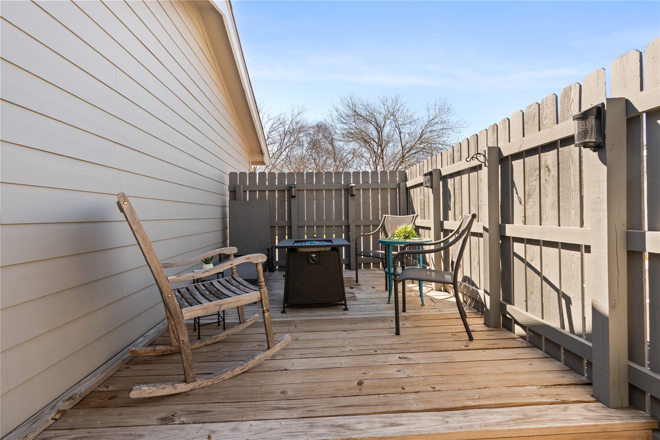 6501 Brush Country Road, Unit 137 Austin, TX 78749 - Photo 29 of 34 a view of a chairs and table in the balcony