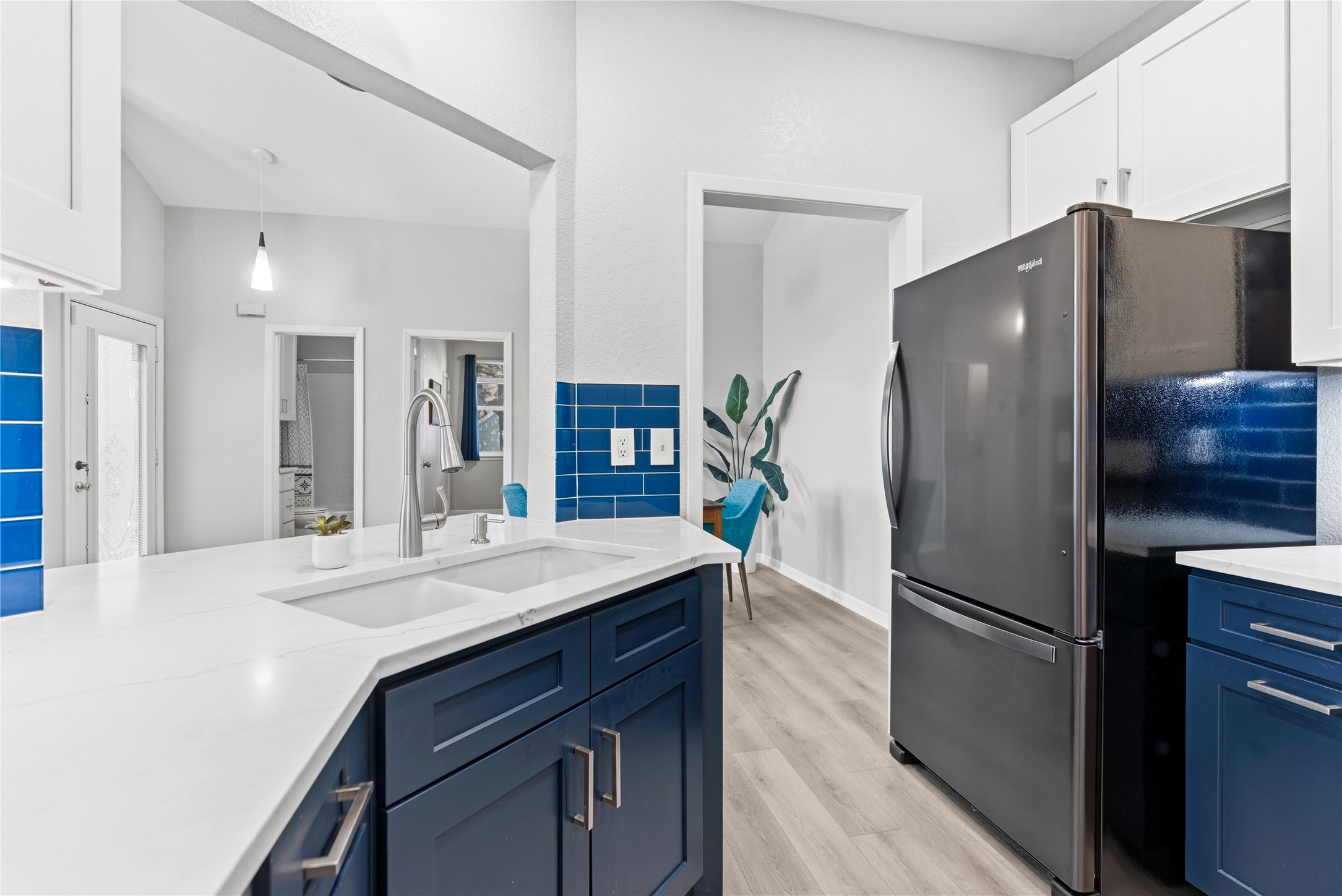 6501 Brush Country Road, Unit 137 Austin, TX 78749 - Photo 10 of 34 a kitchen with stainless steel appliances a refrigerator and a sink