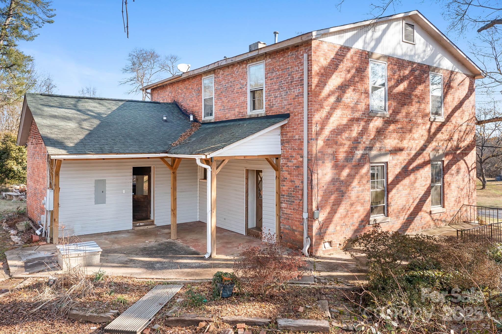 787 Startown Road Lincolnton, NC 28092 - Photo 6 of 33 a front view of a house with a yard