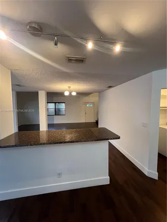 $470,000 | 561 Racquet Club Road, Unit 21, Weston, FL 33326