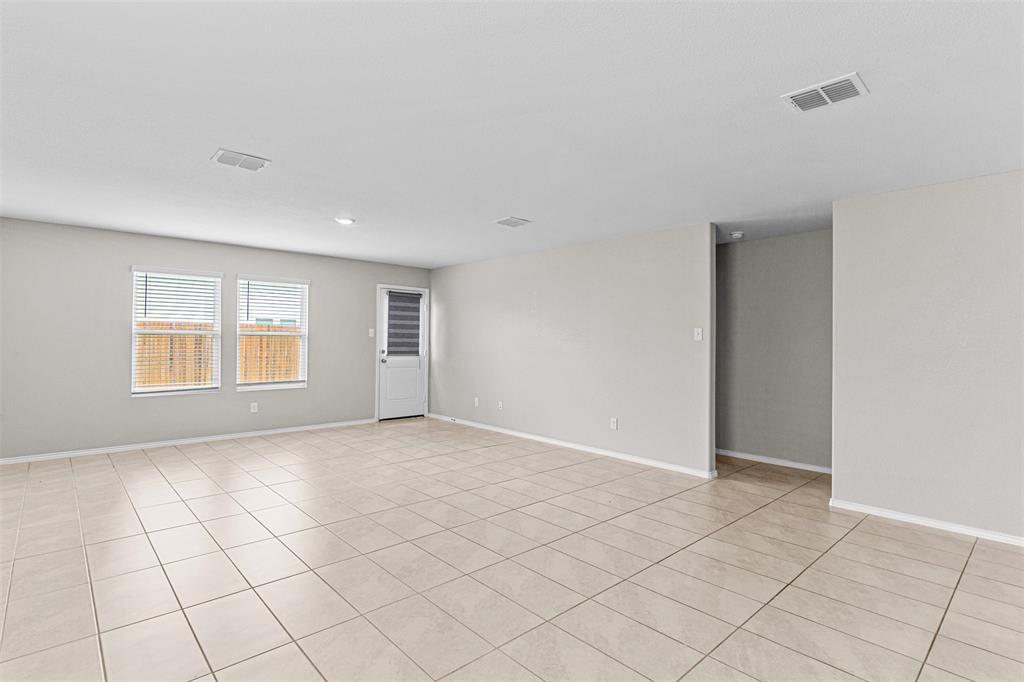 4052 Dublin Ridge Drive Fort Worth, TX 76036 - Photo 9 of 19