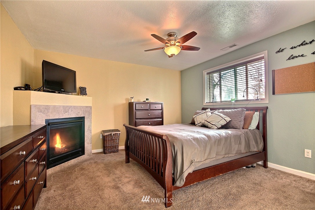 13003 Southeast 188th Place Renton, WA 98058 - Photo 9 of 25 Gallery Image 9